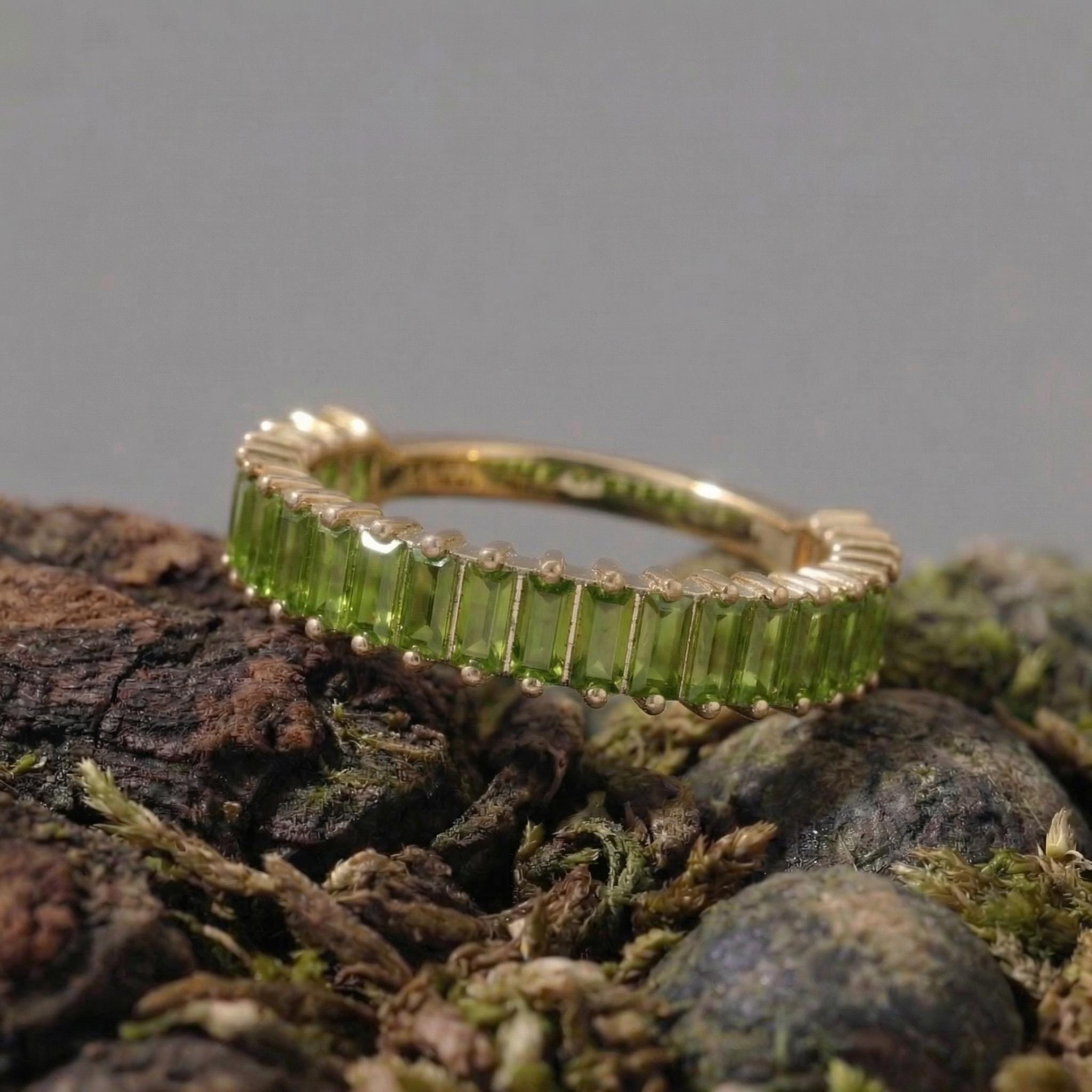 Baguette Peridot Wedding Band, 18K Gold Stackable Ring, Promise Ring Gift for Women, January Birthstone