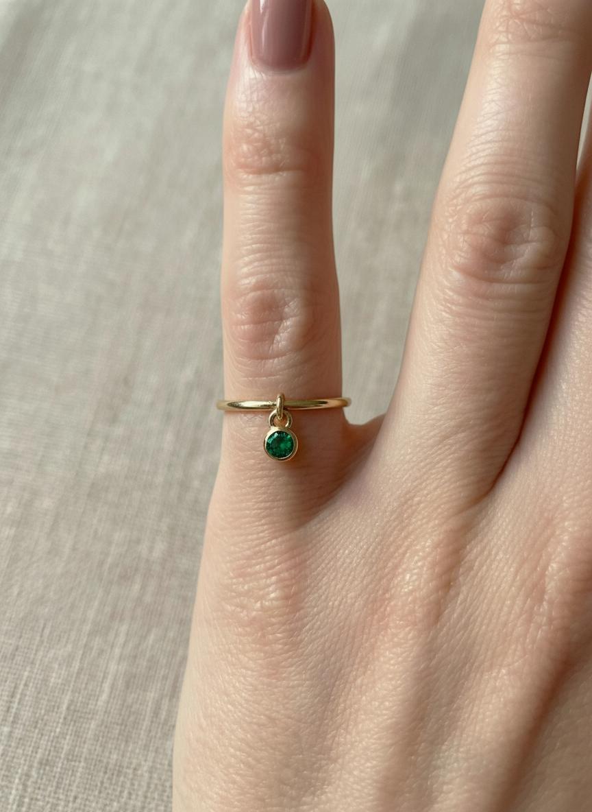 Emerald Charm Ring Dainty Green Gemstone Ring Minimalist Bezel Emerald Ring May Birthstone Ring Delicate Gold Stackable Ring Gift