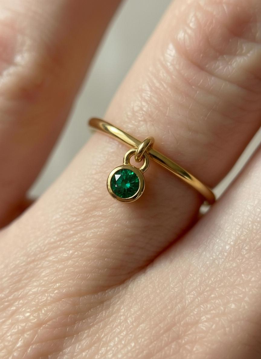 Emerald Charm Ring Dainty Green Gemstone Ring Minimalist Bezel Emerald Ring May Birthstone Ring Delicate Gold Stackable Ring Gift