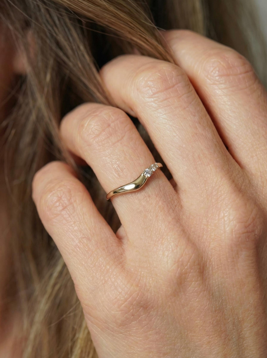 Unique Moissanite Curved Wedding Band, Solid Gold Round Cut Stacking Ring, Personalized Matching Eve Ring for Women, Minimalist Jewelry