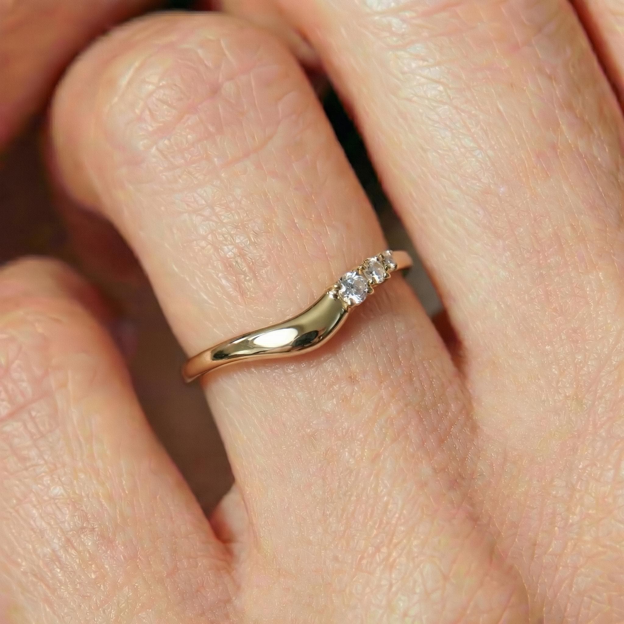 Unique Moissanite Curved Wedding Band, Solid Gold Round Cut Stacking Ring, Personalized Matching Eve Ring for Women, Minimalist Jewelry