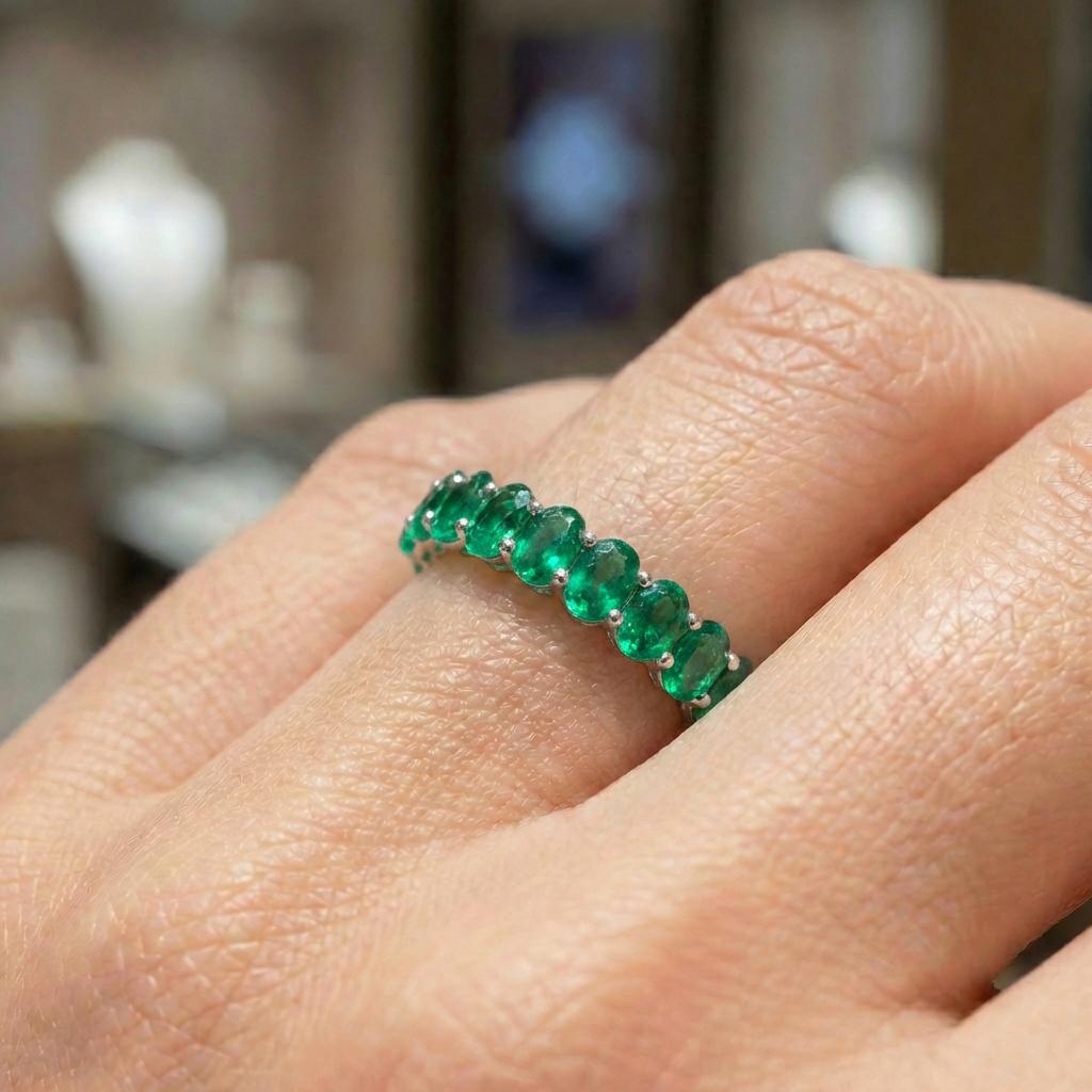 2.1CT Oval Emerald Wedding Band, Shared Prong Emerald Ring, Almost Eternity Ring, Classic Stackable May Birthstone Band