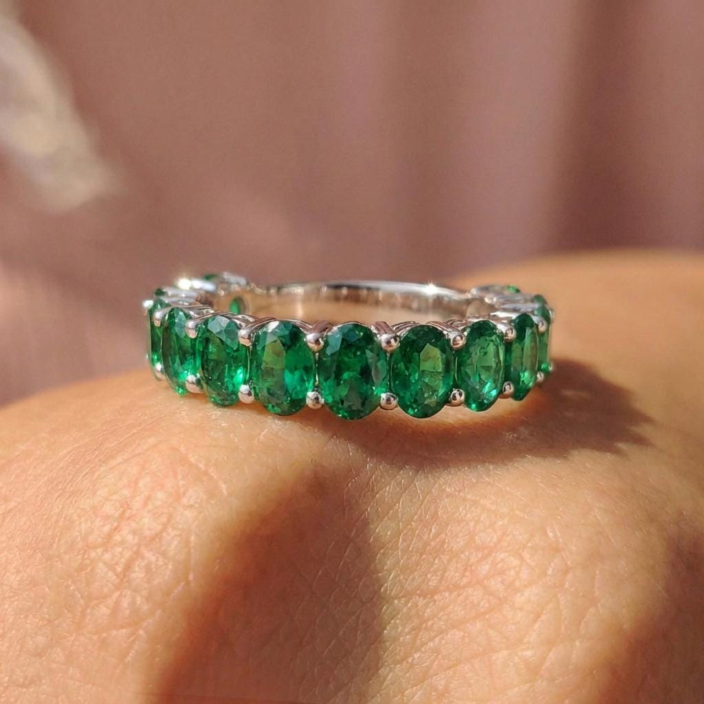 2.1CT Oval Emerald Wedding Band, Shared Prong Emerald Ring, Almost Eternity Ring, Classic Stackable May Birthstone Band