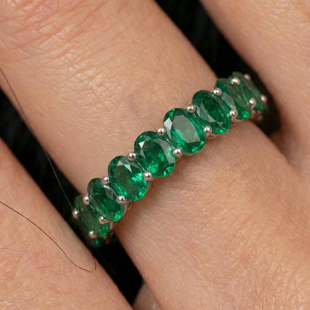2.1CT Oval Emerald Wedding Band, Shared Prong Emerald Ring, Almost Eternity Ring, Classic Stackable May Birthstone Band