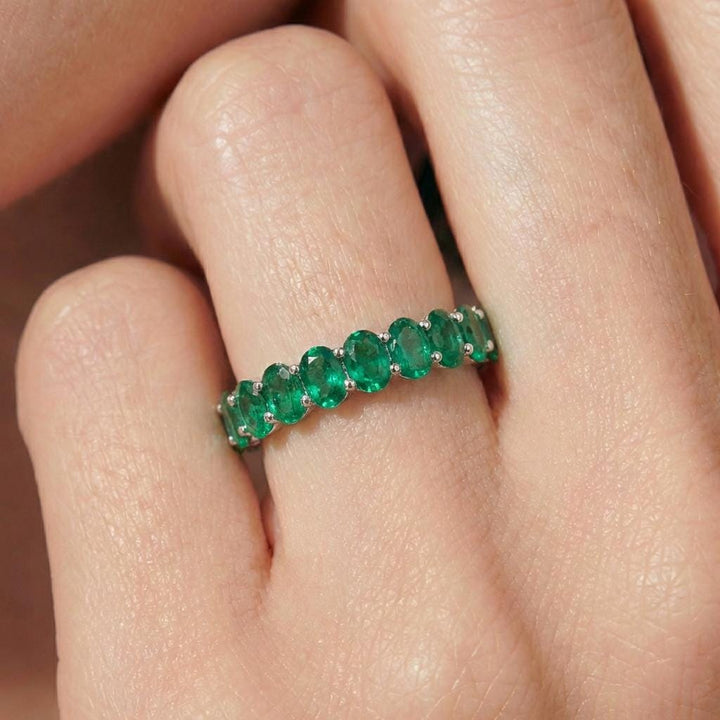 2.1CT Oval Emerald Wedding Band, Shared Prong Emerald Ring, Almost Eternity Ring, Classic Stackable May Birthstone Band