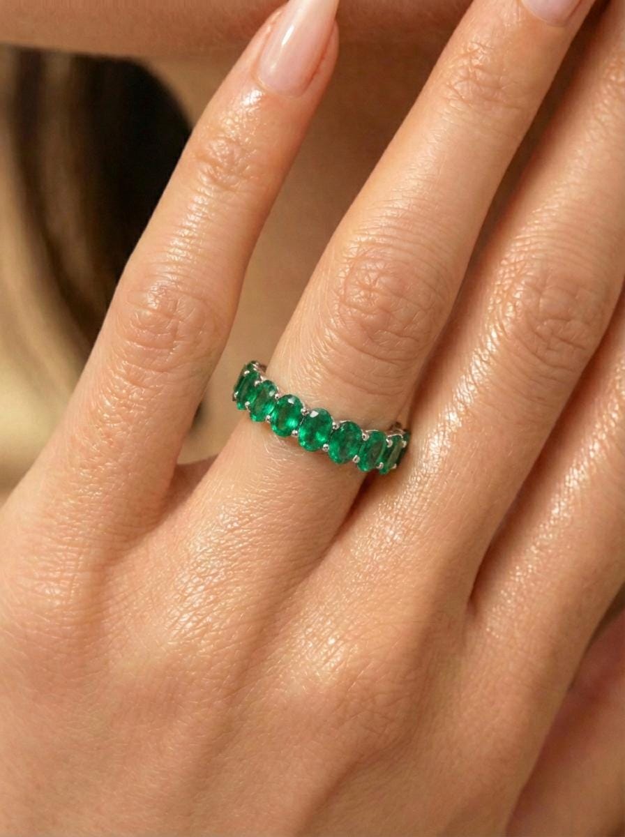 2.1CT Oval Emerald Wedding Band, Shared Prong Emerald Ring, Almost Eternity Ring, Classic Stackable May Birthstone Band