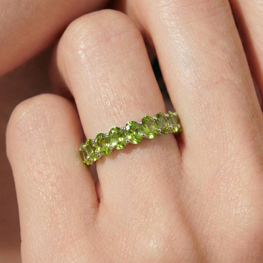 2.1CT Oval Peridot Wedding Band, Shared Prong Peridot Ring, Almost Eternity Ring, Classic Stackable August Birthstone Band