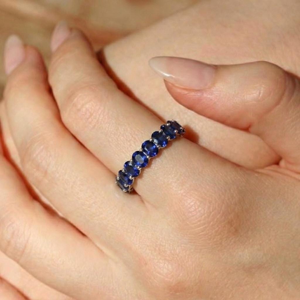 2.1CT Oval Blue Sapphire Wedding Band, Shared Prong Blue Sapphire Ring, Almost Eternity Ring, Classic Stackable September Birthstone Band