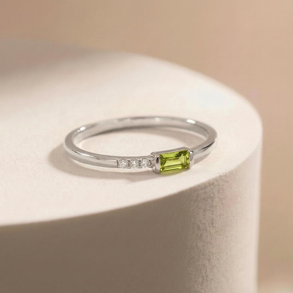 Dainty Baguette Peridot Ring, Minimalist August Birthstone Ring, Personalized Birthstone Gift for Mom , Wife Gift
