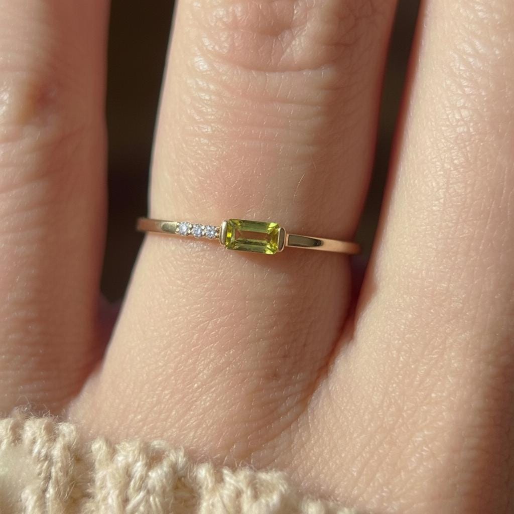 Dainty Baguette Peridot Ring, Minimalist August Birthstone Ring, Personalized Birthstone Gift for Mom , Wife Gift