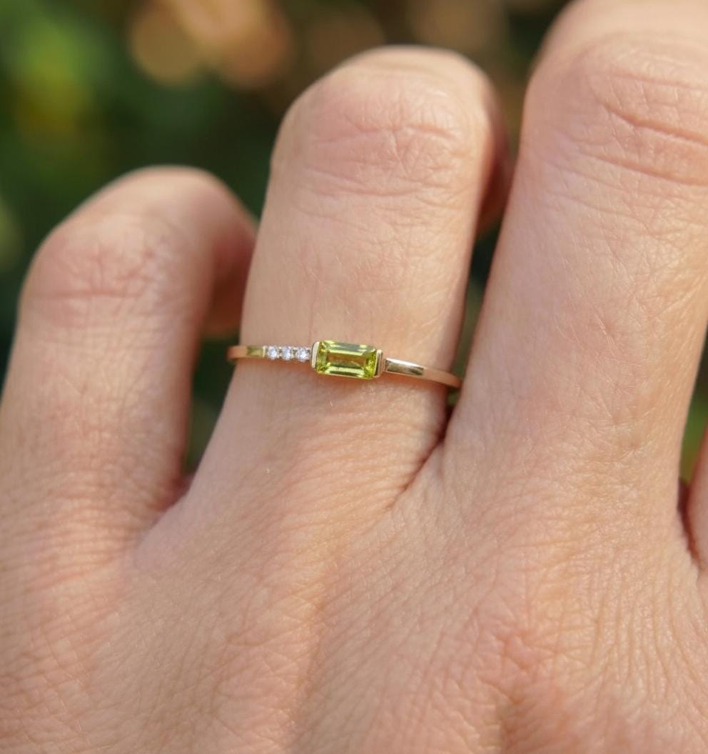 Dainty Baguette Peridot Ring, Minimalist August Birthstone Ring, Personalized Birthstone Gift for Mom , Wife Gift