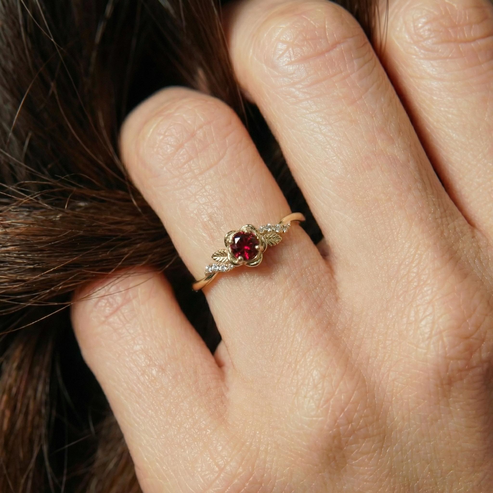 Flower Garnet Engagement Ring, Floral Twist Promise Ring for Women, Nature Inspired Leaf Wedding Ring, January Birthstone