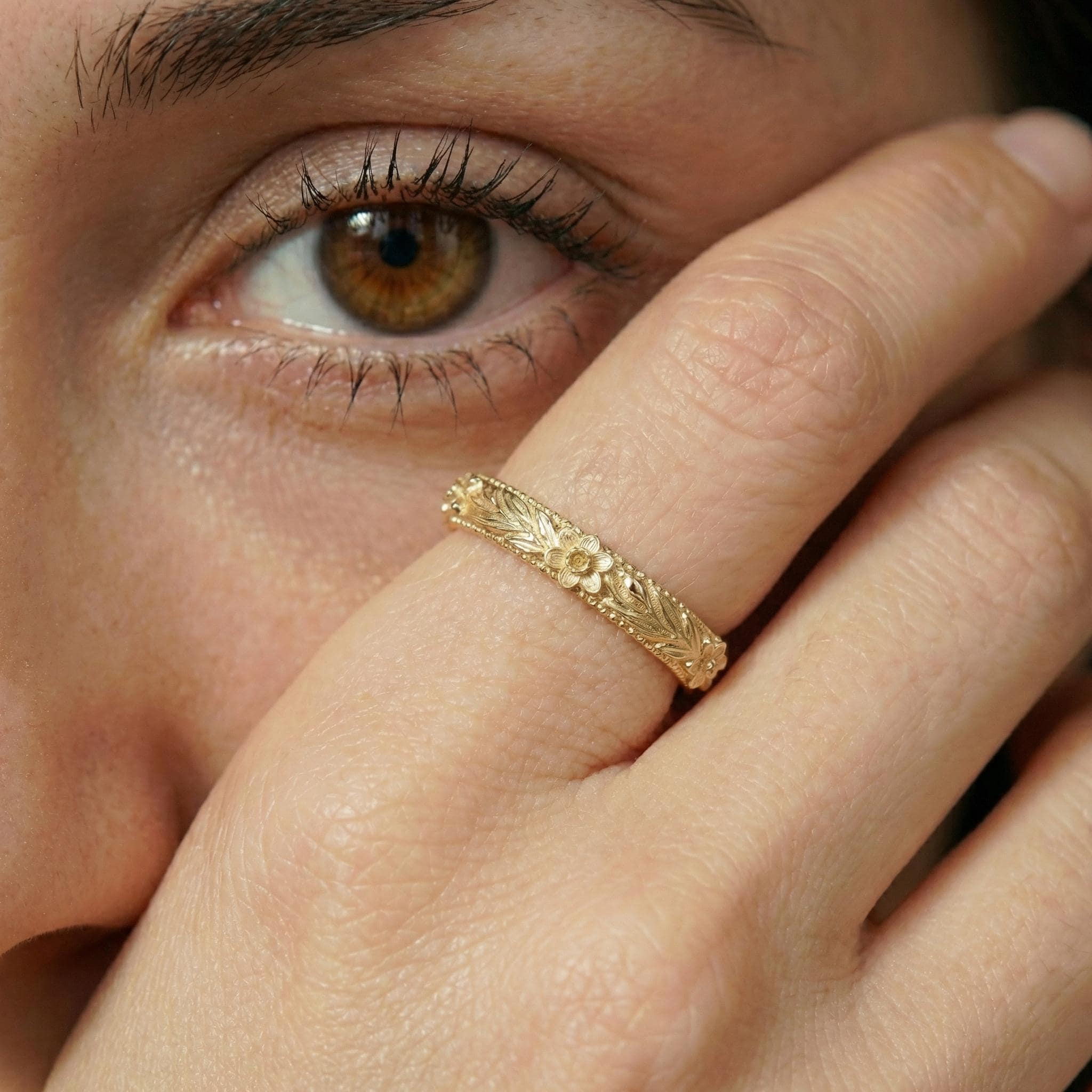 Daffodil Floral Wedding Band, Unique Flower 10K/14K/18K Plain Gold Antique Ring, March Birth Flower Band