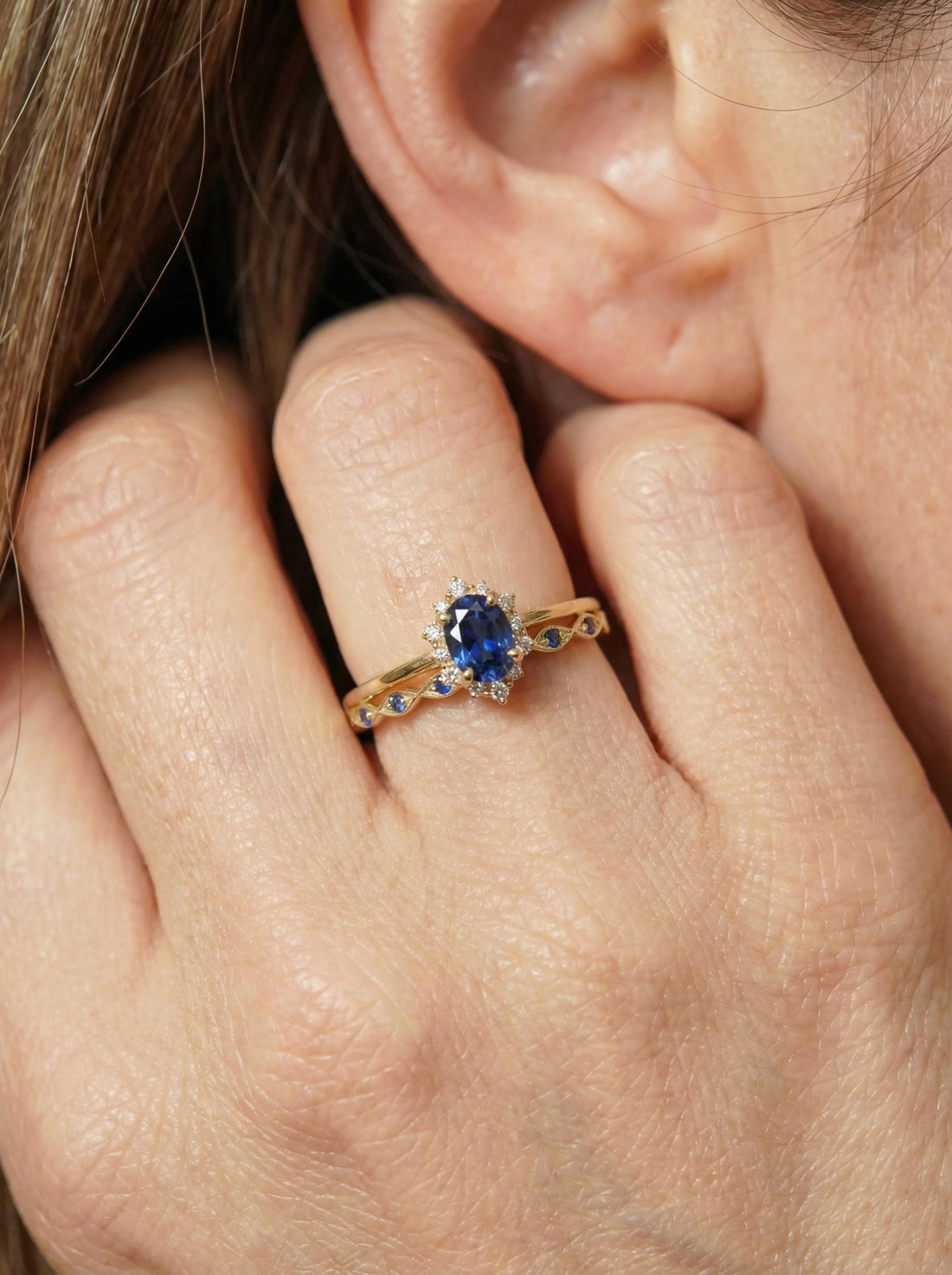 0.60ct Sapphire Engagement Ring Set, 18K Solid Gold Vintage Halo Wedding Ring for Women, Oval Bridal Set, September Birthstone
