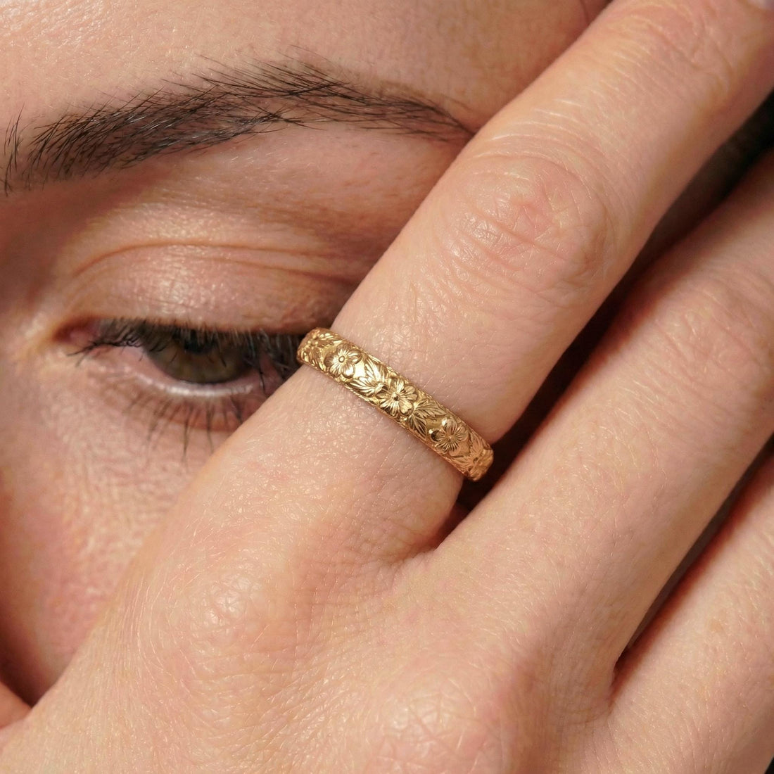 Violet Primrose Floral Wedding Band, Unique Flower 10K/14K/18K Plain Gold Antique Ring, February Birth Flower Band