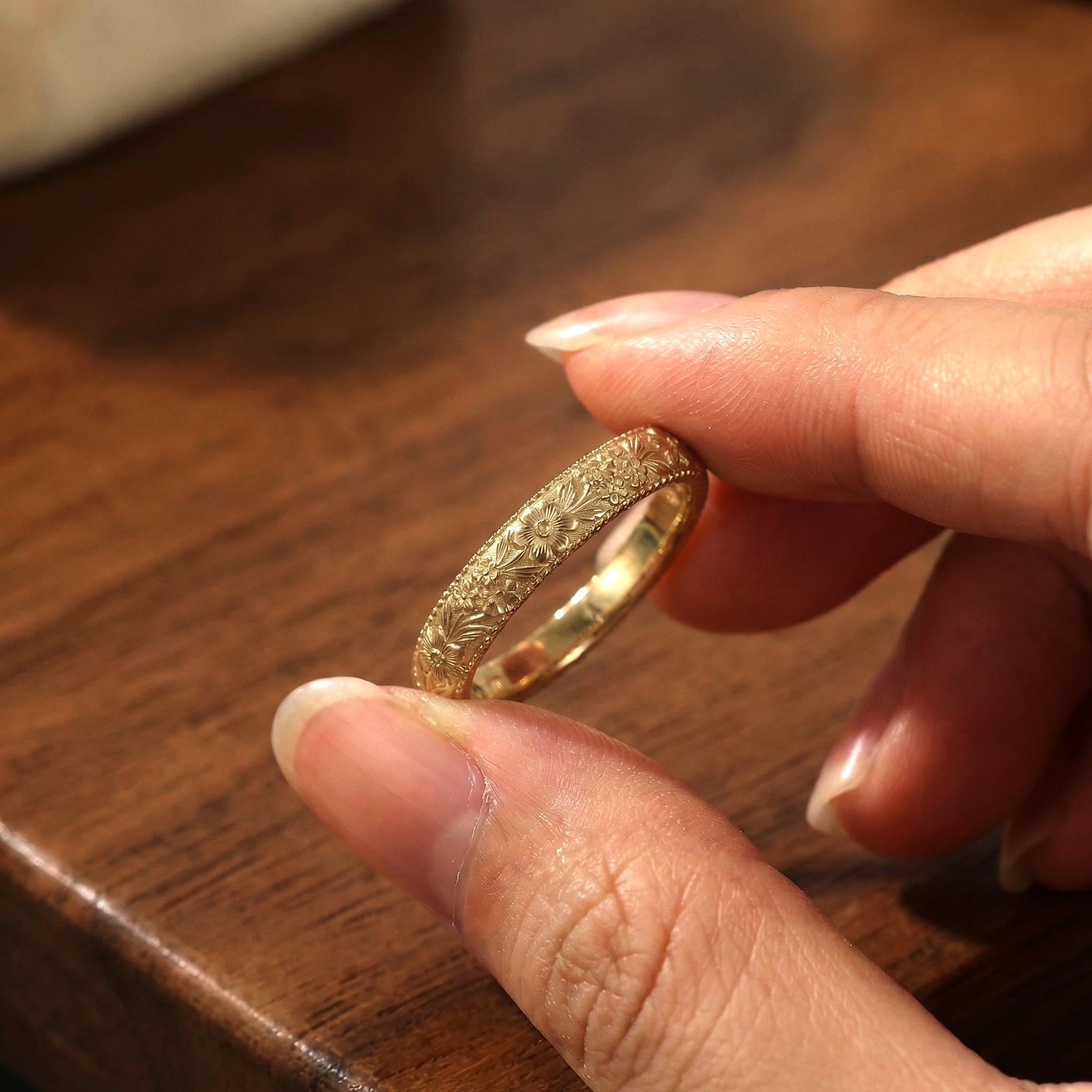 Daisy Floral Wedding Band, Unique Flower 10K/14K/18K Plain Gold Antique Ring, April Birth Flower Band