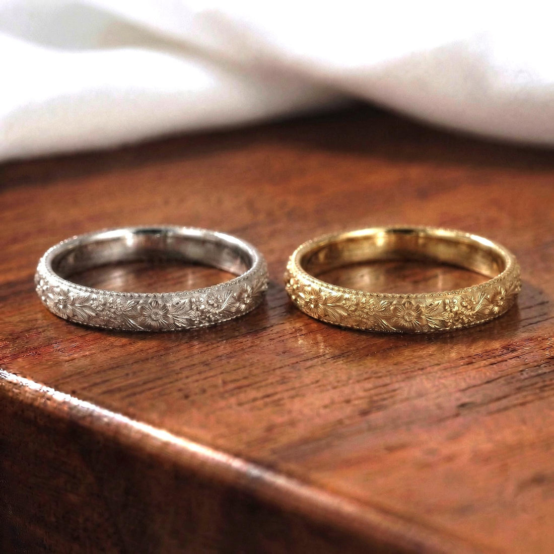 Daisy Floral Wedding Band, Unique Flower 10K/14K/18K Plain Gold Antique Ring, April Birth Flower Band