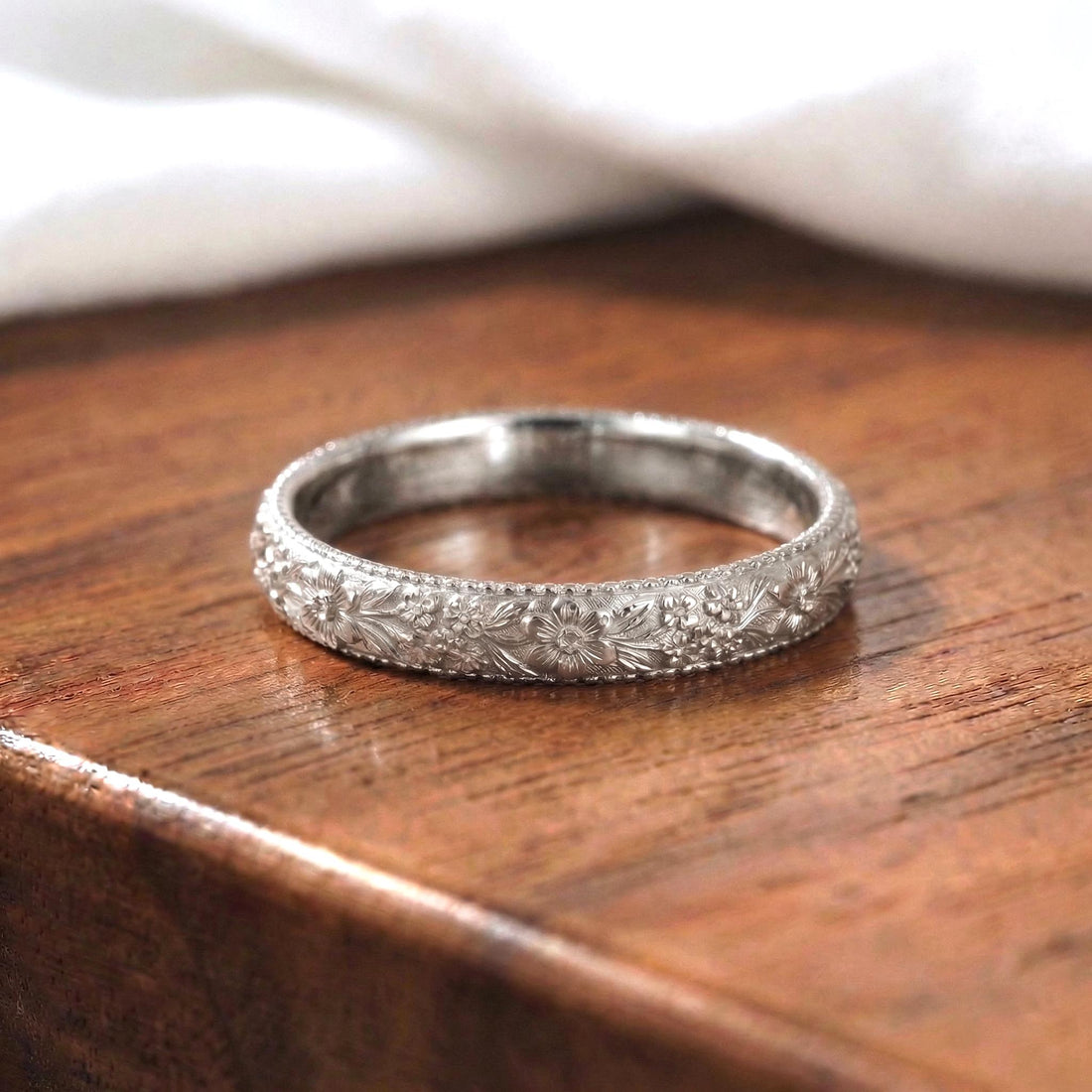 Daisy Floral Wedding Band, Unique Flower 10K/14K/18K Plain Gold Antique Ring, April Birth Flower Band