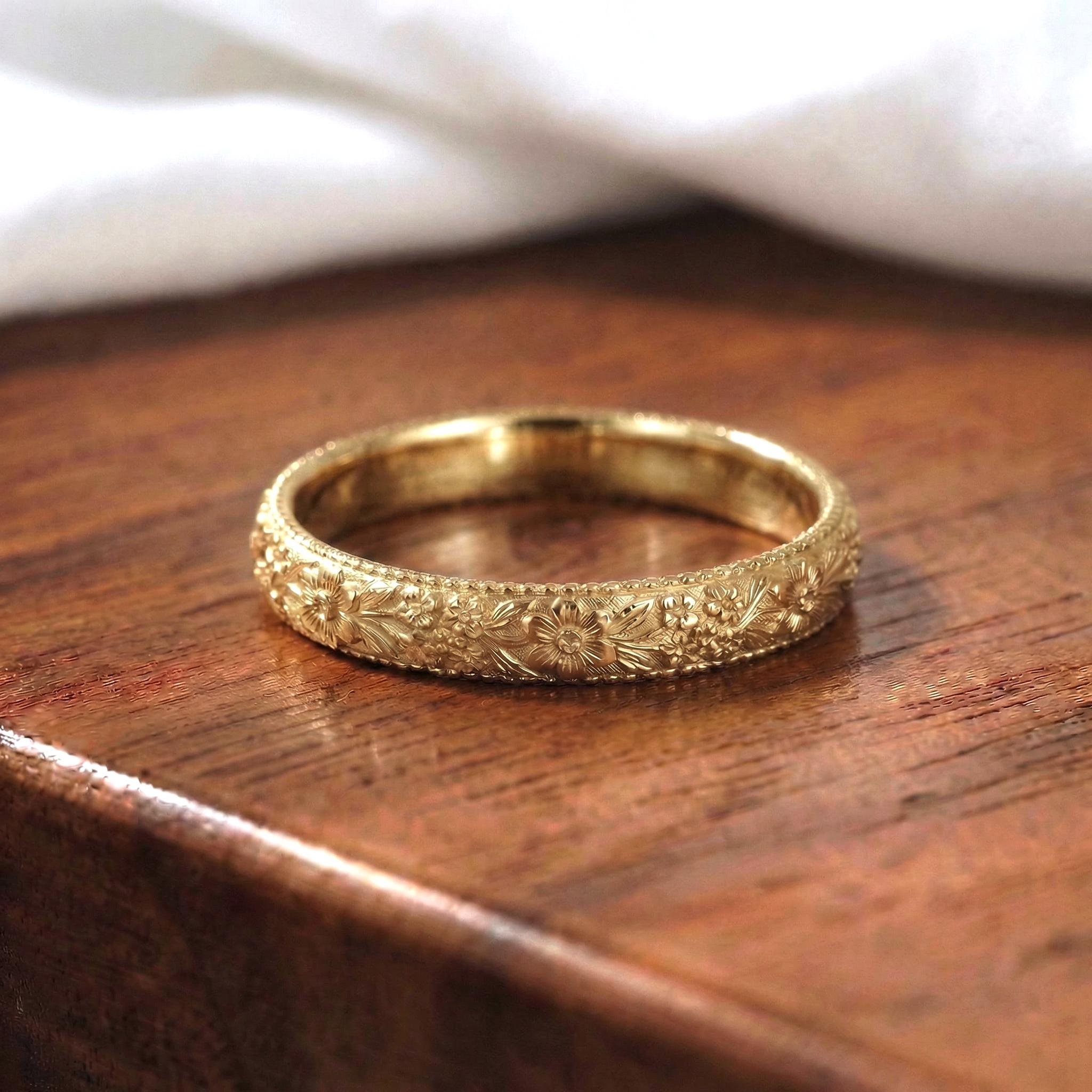 Daisy Floral Wedding Band, Unique Flower 10K/14K/18K Plain Gold Antique Ring, April Birth Flower Band