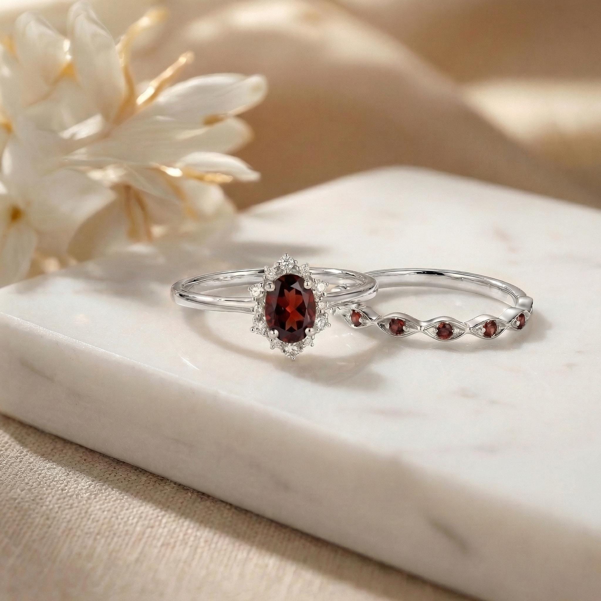0.60ct Garnet Engagement Ring Set, 18K Solid Gold Vintage Halo Wedding Ring for Women, Oval Bridal Set January Birthstone