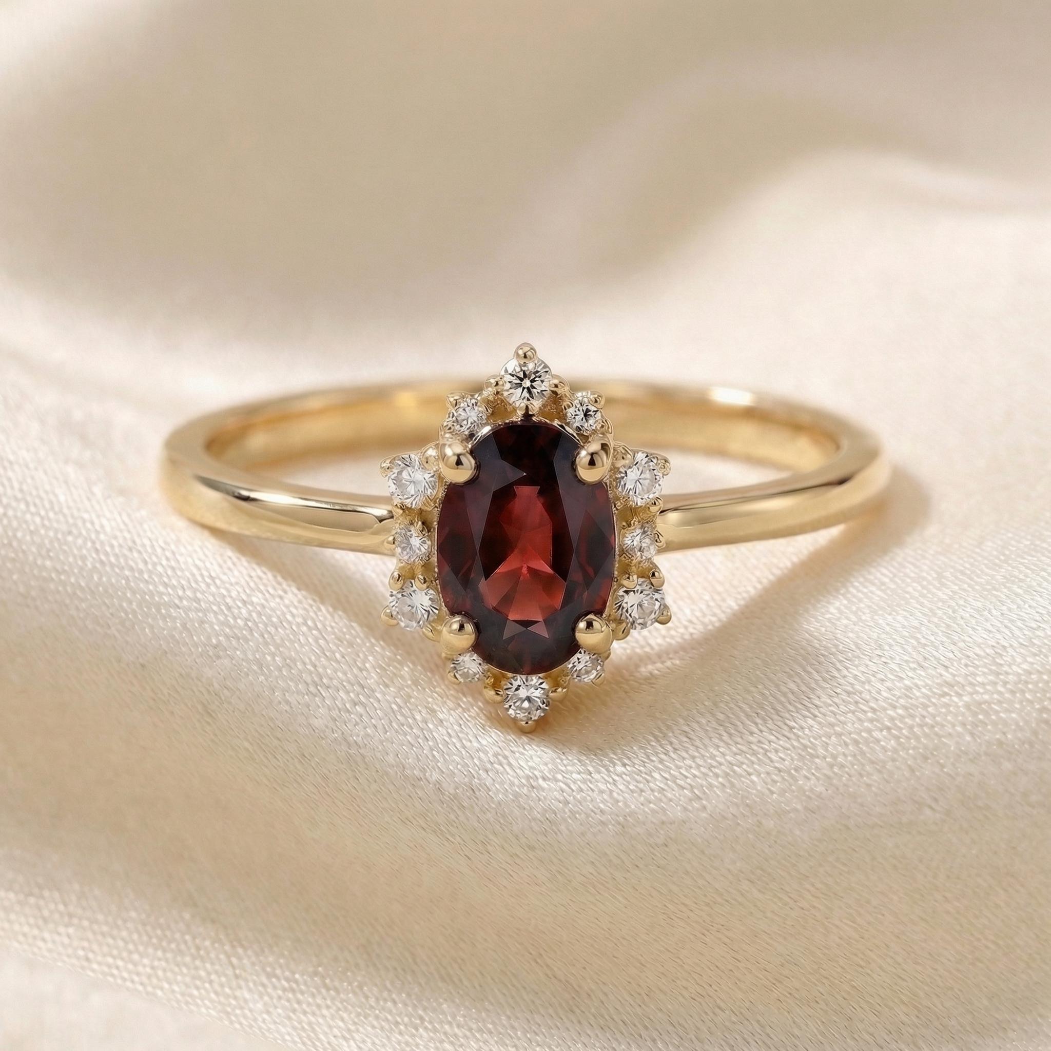 0.60ct Garnet Engagement Ring Set, 18K Solid Gold Vintage Halo Wedding Ring for Women, Oval Bridal Set January Birthstone
