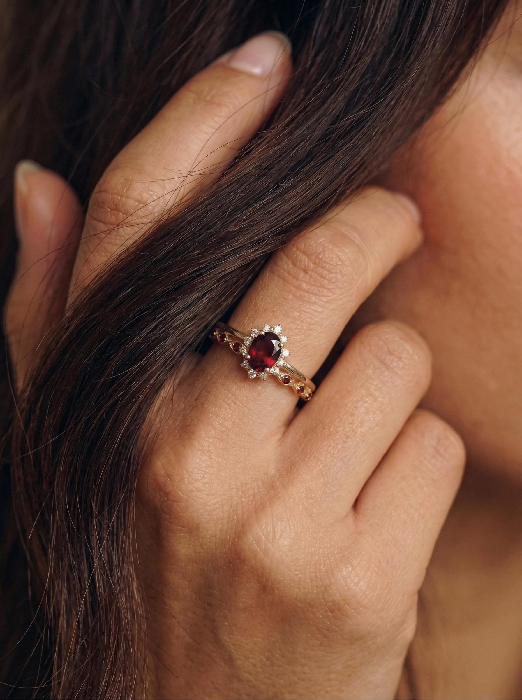 0.60ct Garnet Engagement Ring Set, 18K Solid Gold Vintage Halo Wedding Ring for Women, Oval Bridal Set January Birthstone