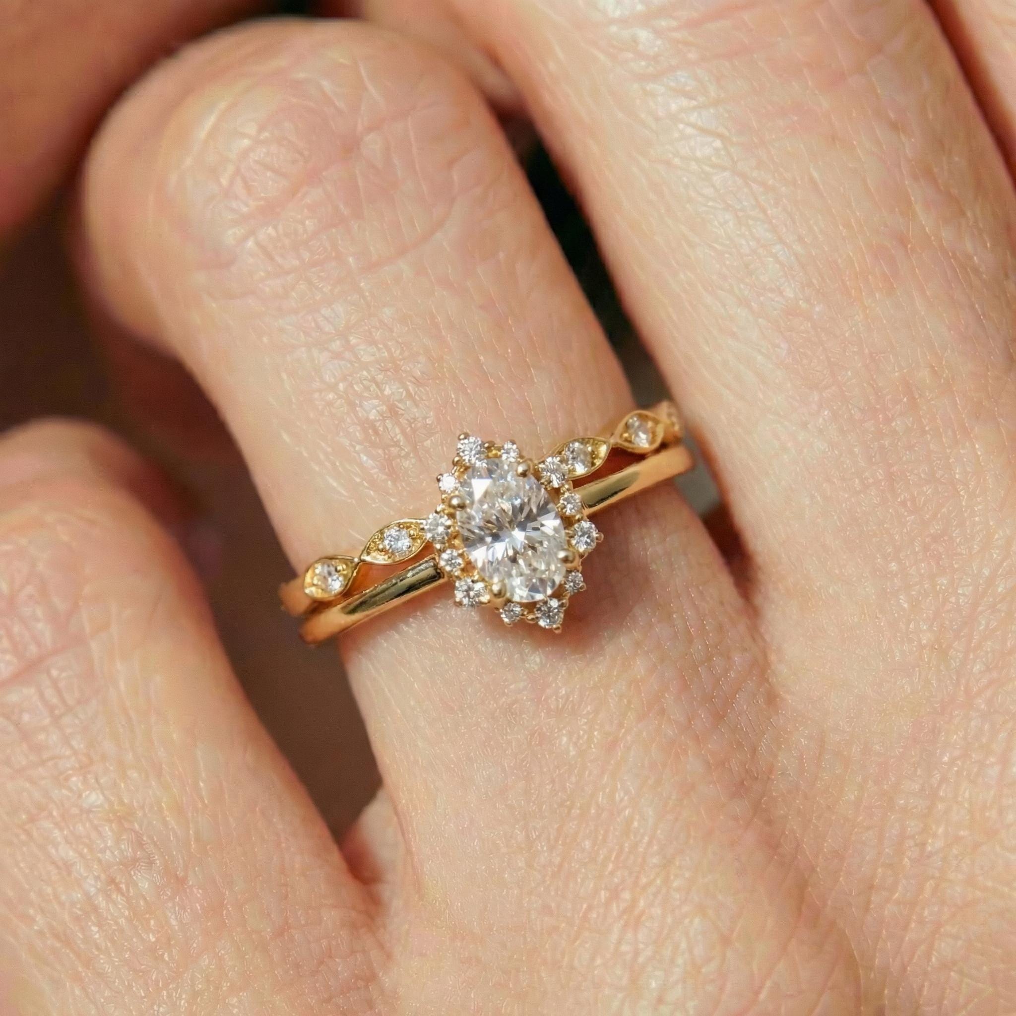 0.60ct Diamond Engagement Ring Set, 18K Solid Gold Vintage Halo Wedding Ring for Women, Oval Bridal Set April Birthstone