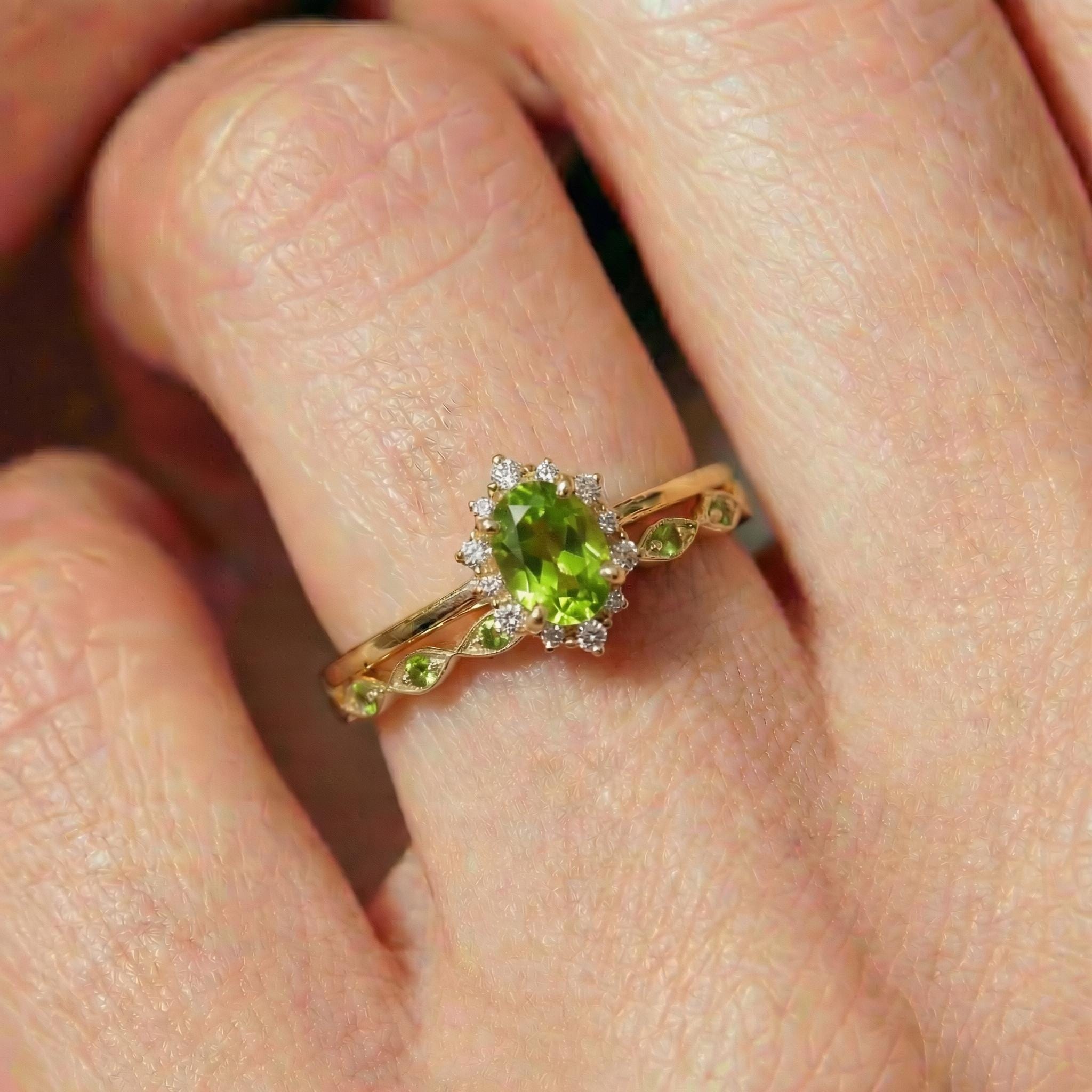 0.60ct Peridot Engagement Ring Set, 18K Solid Gold Vintage Halo Wedding Ring for Women, Oval Bridal Set August Birthstone