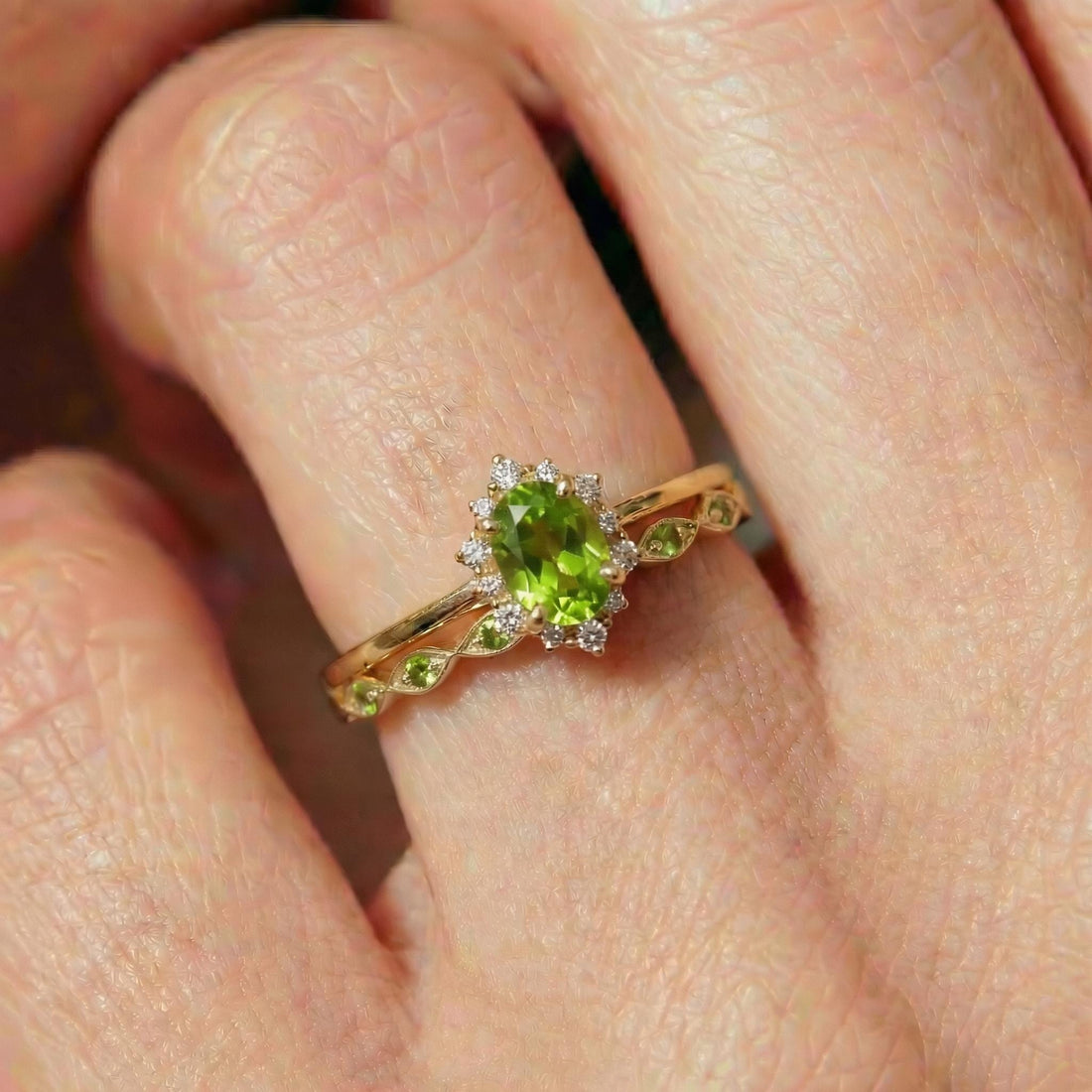 0.60ct Peridot Engagement Ring Set, 18K Solid Gold Vintage Halo Wedding Ring for Women, Oval Bridal Set August Birthstone