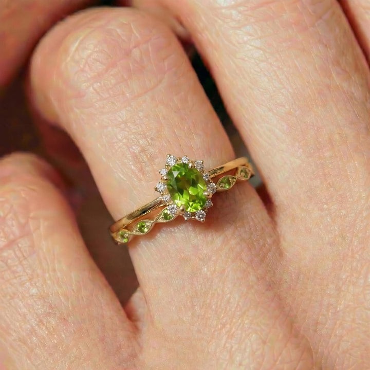 0.60ct Peridot Engagement Ring Set, 18K Solid Gold Vintage Halo Wedding Ring for Women, Oval Bridal Set August Birthstone