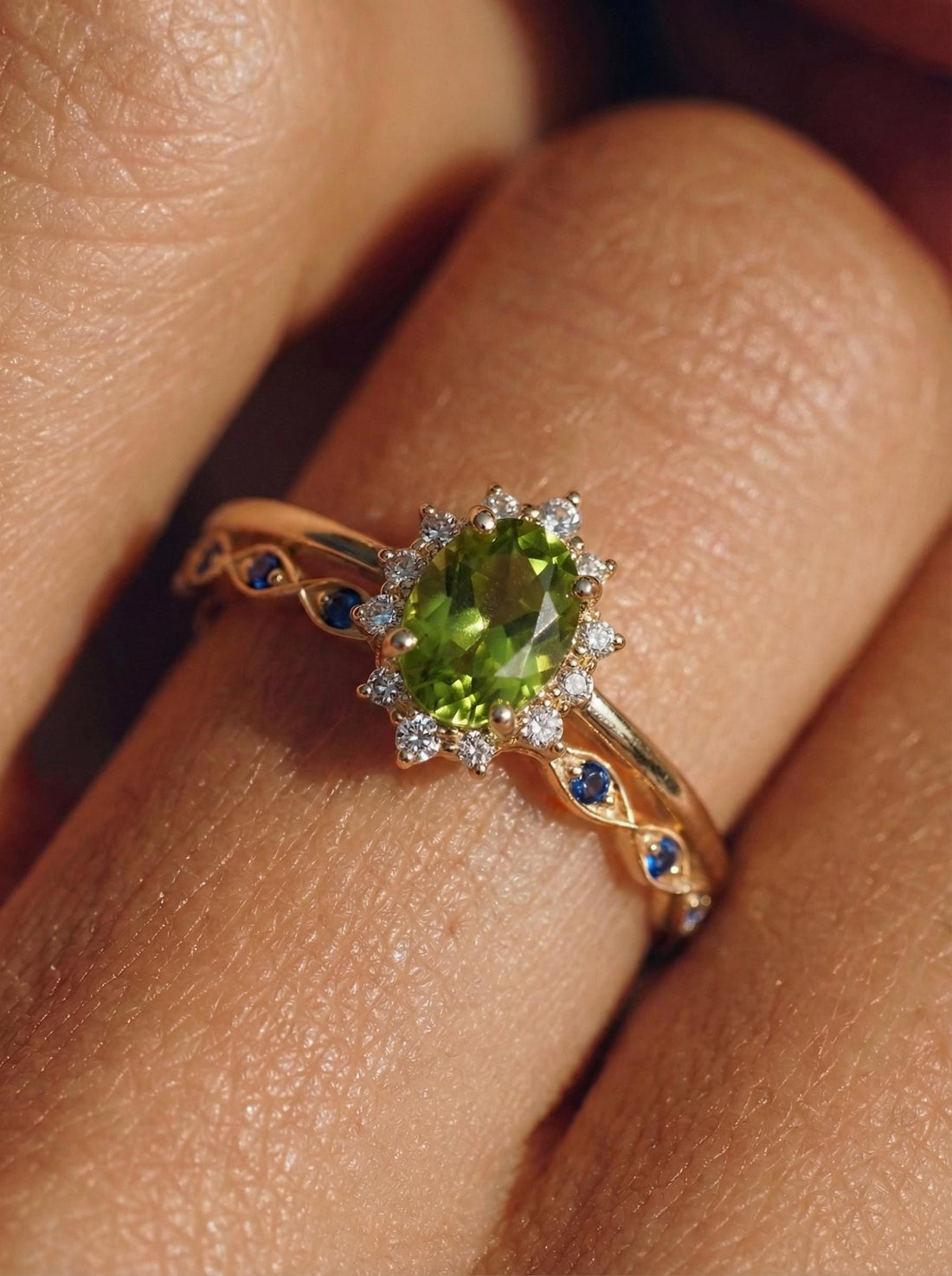 0.60ct Peridot Engagement Ring Set, 18K Solid Gold Vintage Halo Wedding Ring for Women, Oval Bridal Set August Birthstone