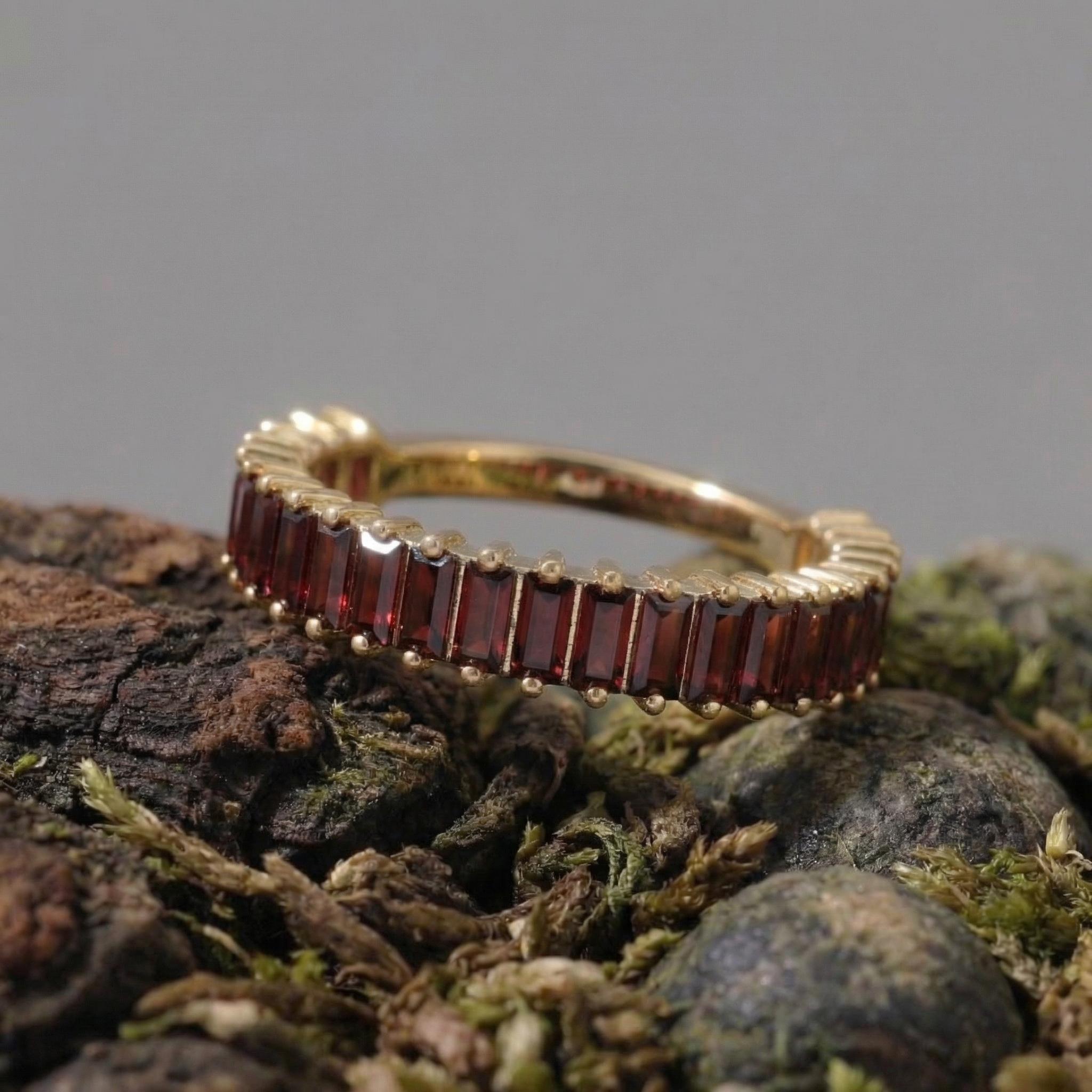 Baguette Garnet Wedding Band, 18K Gold Stackable Ring, Promise Ring Gift for Women, January Birthstone