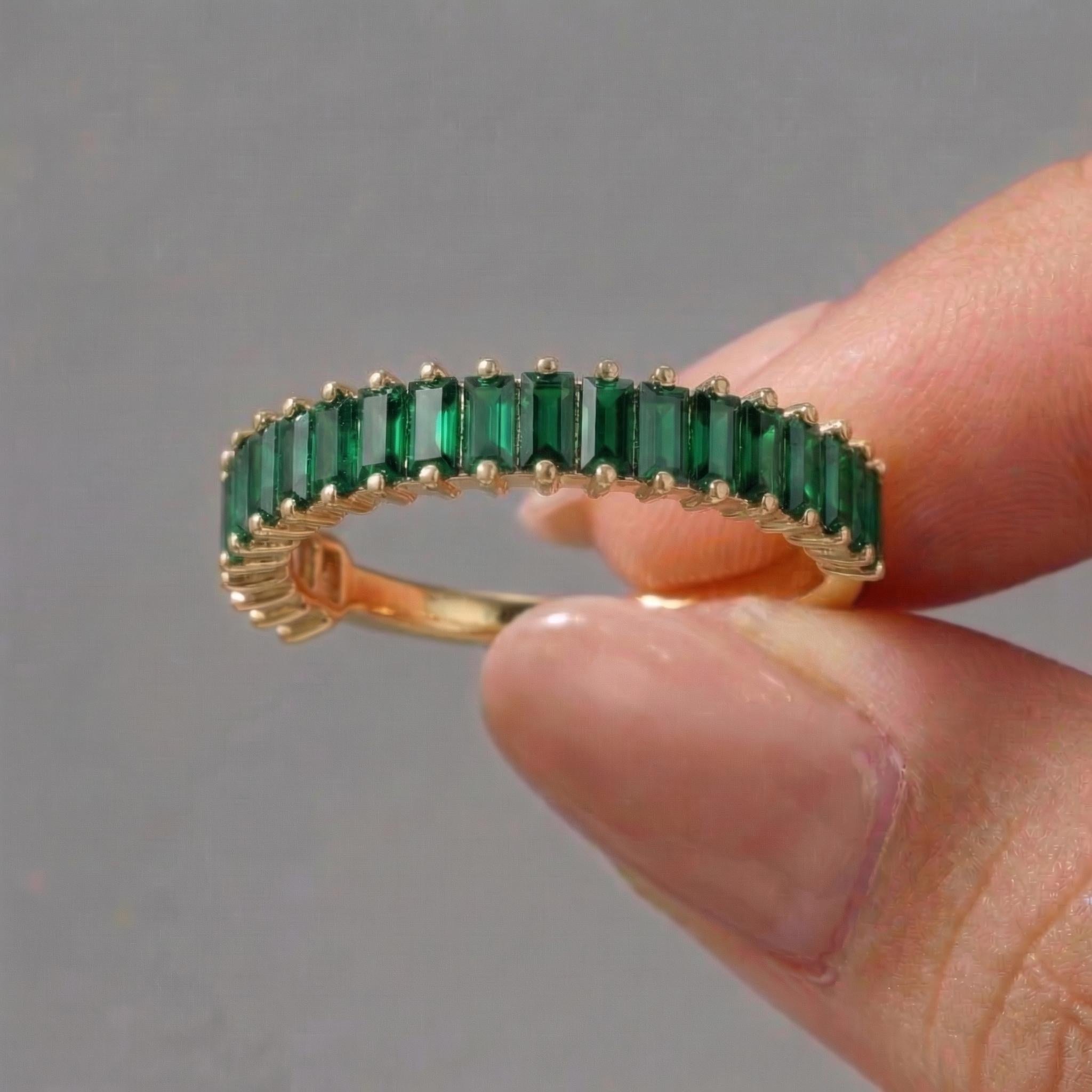 Baguette Emerald Wedding Band, 18K Gold Stackable Ring, Promise Ring Gift for Women, May Birthstone