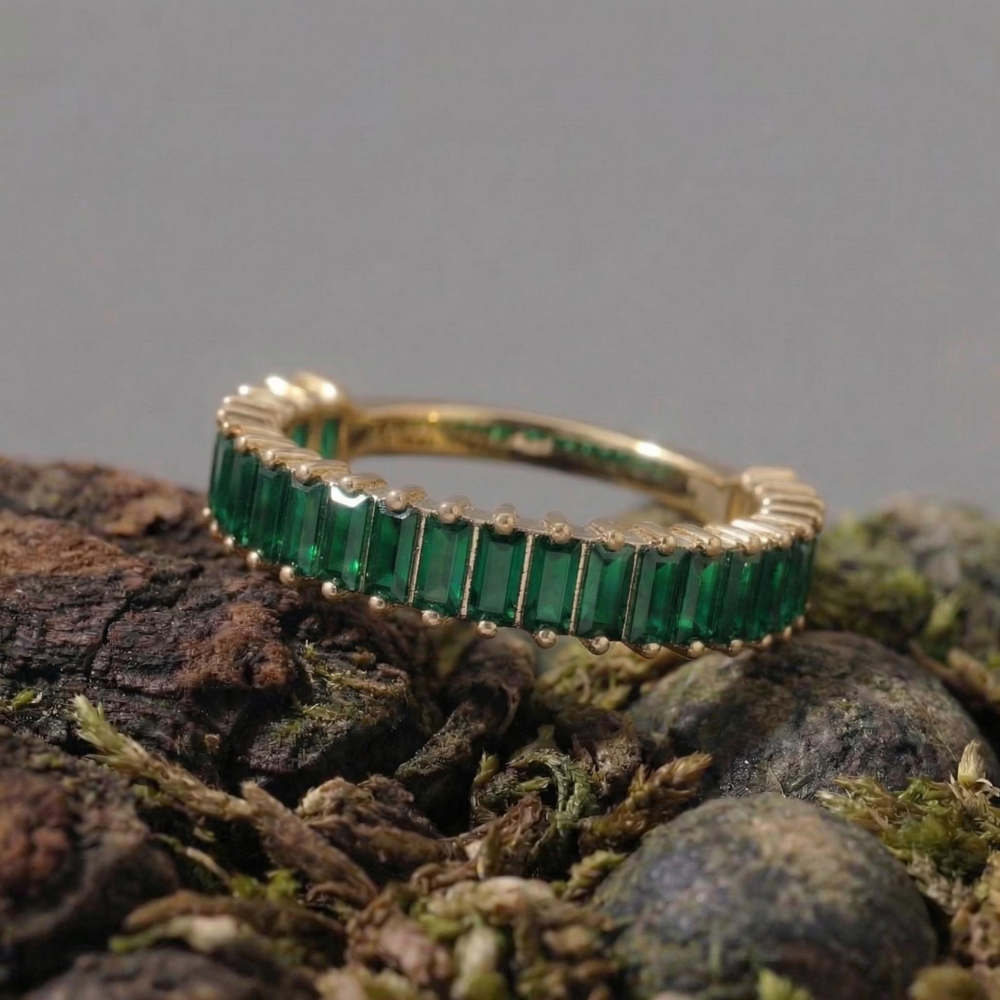 Baguette Emerald Wedding Band, 18K Gold Stackable Ring, Promise Ring Gift for Women, May Birthstone