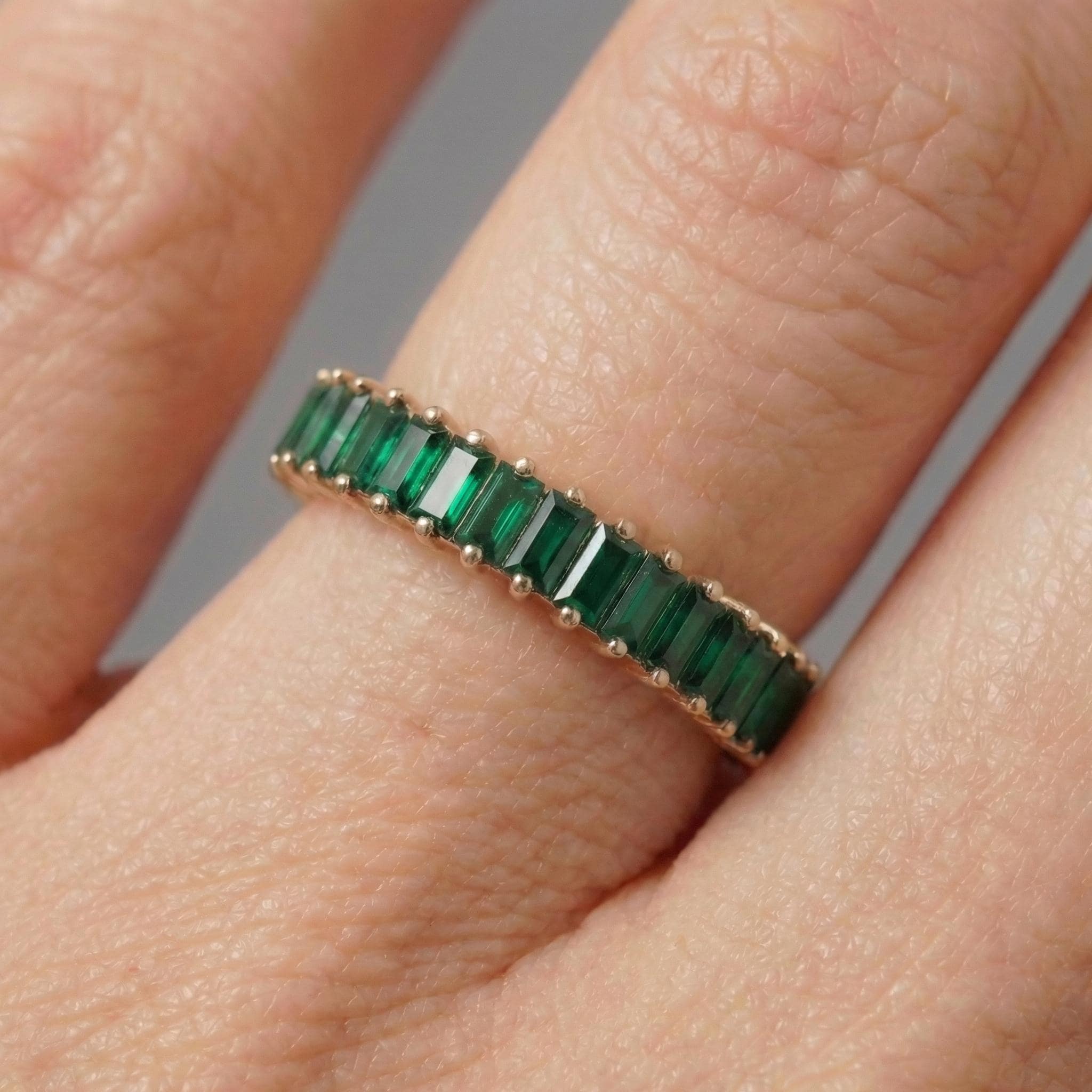 Baguette Emerald Wedding Band, 18K Gold Stackable Ring, Promise Ring Gift for Women, May Birthstone