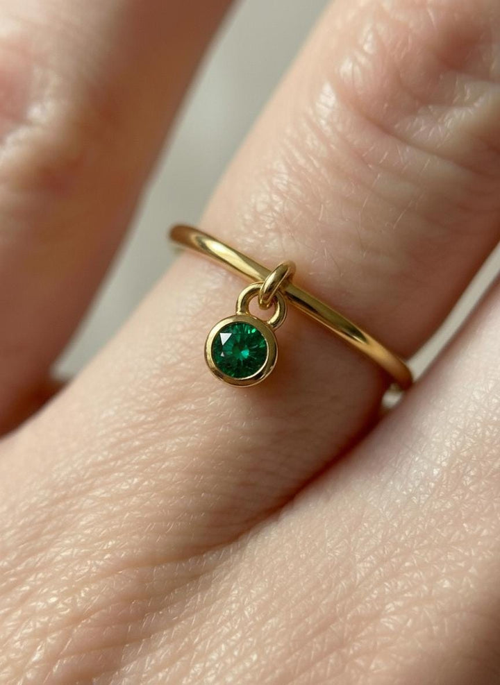 Emerald Charm Ring Dainty Green Gemstone Ring Minimalist Bezel Emerald Ring May Birthstone Ring Delicate Gold Stackable Ring Gift