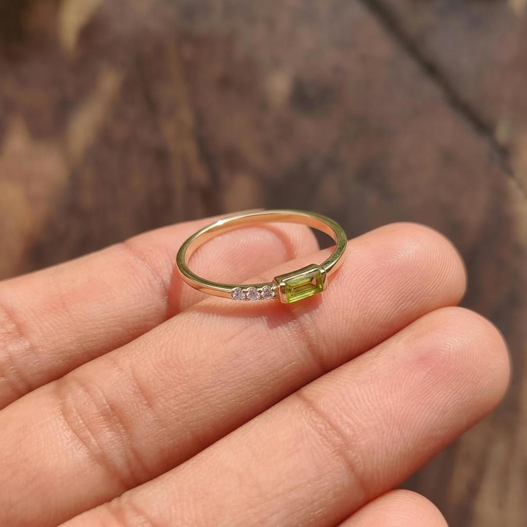Dainty Baguette Peridot Ring, Minimalist August Birthstone Ring, Personalized Birthstone Gift for Mom , Wife Gift