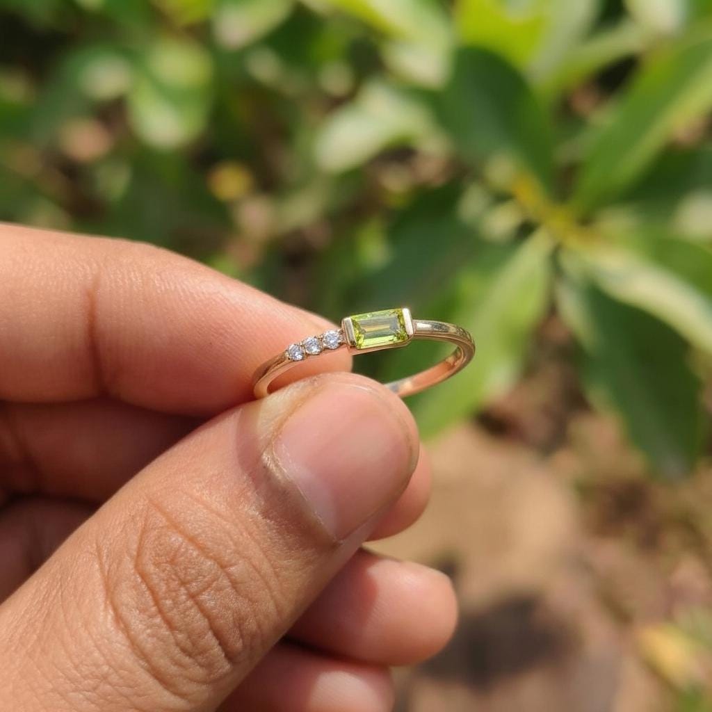 Dainty Baguette Peridot Ring, Minimalist August Birthstone Ring, Personalized Birthstone Gift for Mom , Wife Gift