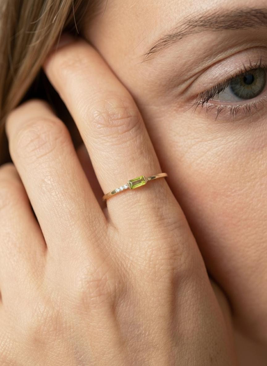 Dainty Baguette Peridot Ring, Minimalist August Birthstone Ring, Personalized Birthstone Gift for Mom , Wife Gift