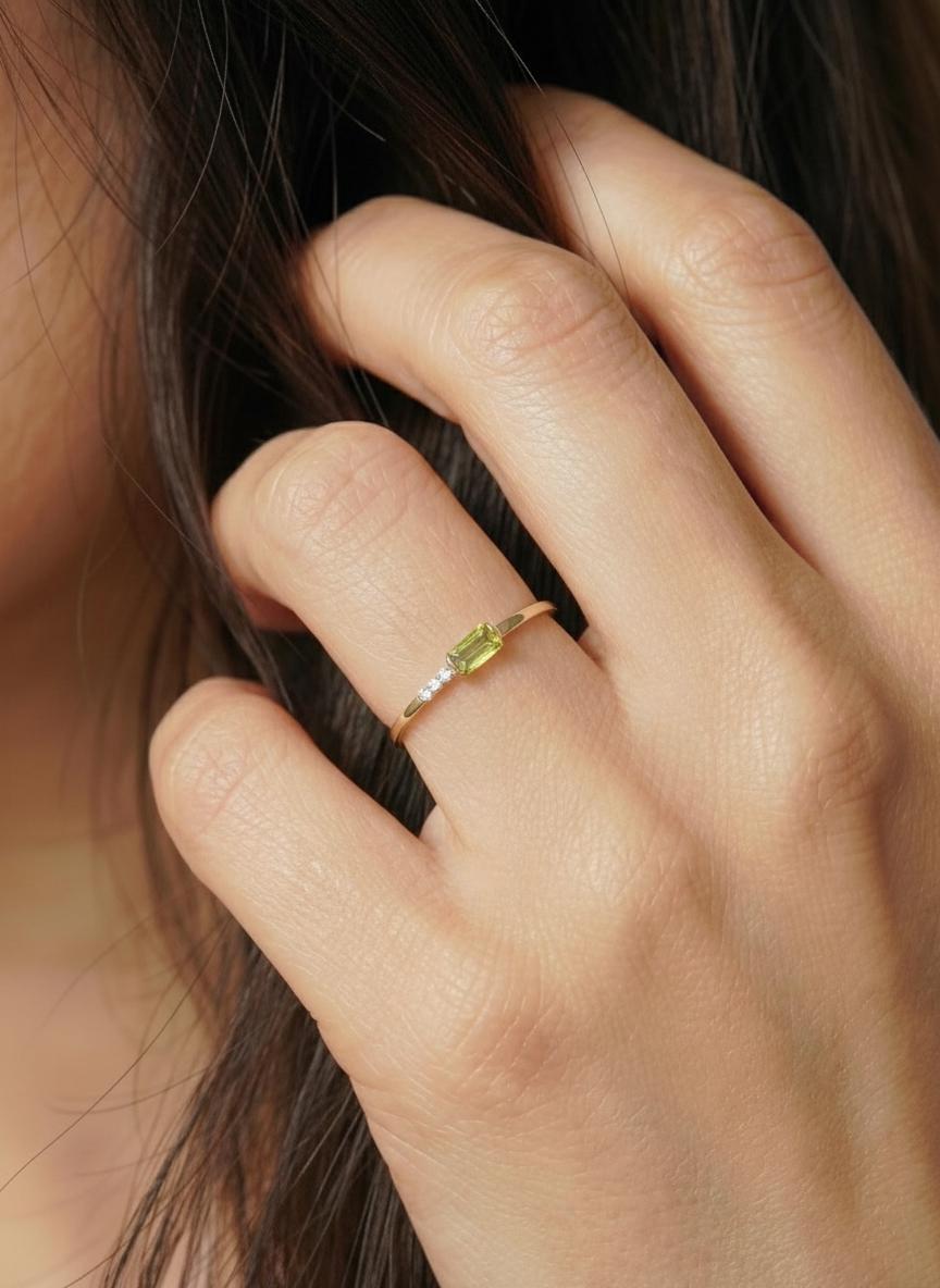 Dainty Baguette Peridot Ring, Minimalist August Birthstone Ring, Personalized Birthstone Gift for Mom , Wife Gift