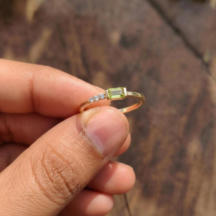 Dainty Baguette Peridot Ring, Minimalist August Birthstone Ring, Personalized Birthstone Gift for Mom , Wife Gift