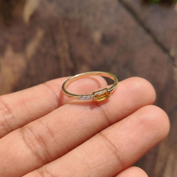 Dainty Baguette Citrine Ring, Minimalist November Birthstone Ring, Personalized Birthstone Band, Perfect Gift for Mom-Wife-Daughter