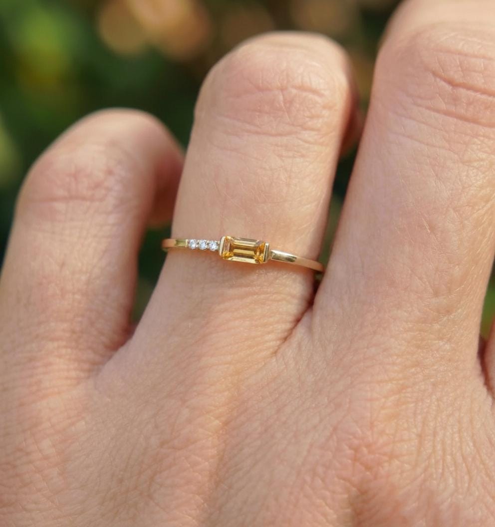 Dainty Baguette Citrine Ring, Minimalist November Birthstone Ring, Personalized Birthstone Band, Perfect Gift for Mom-Wife-Daughter