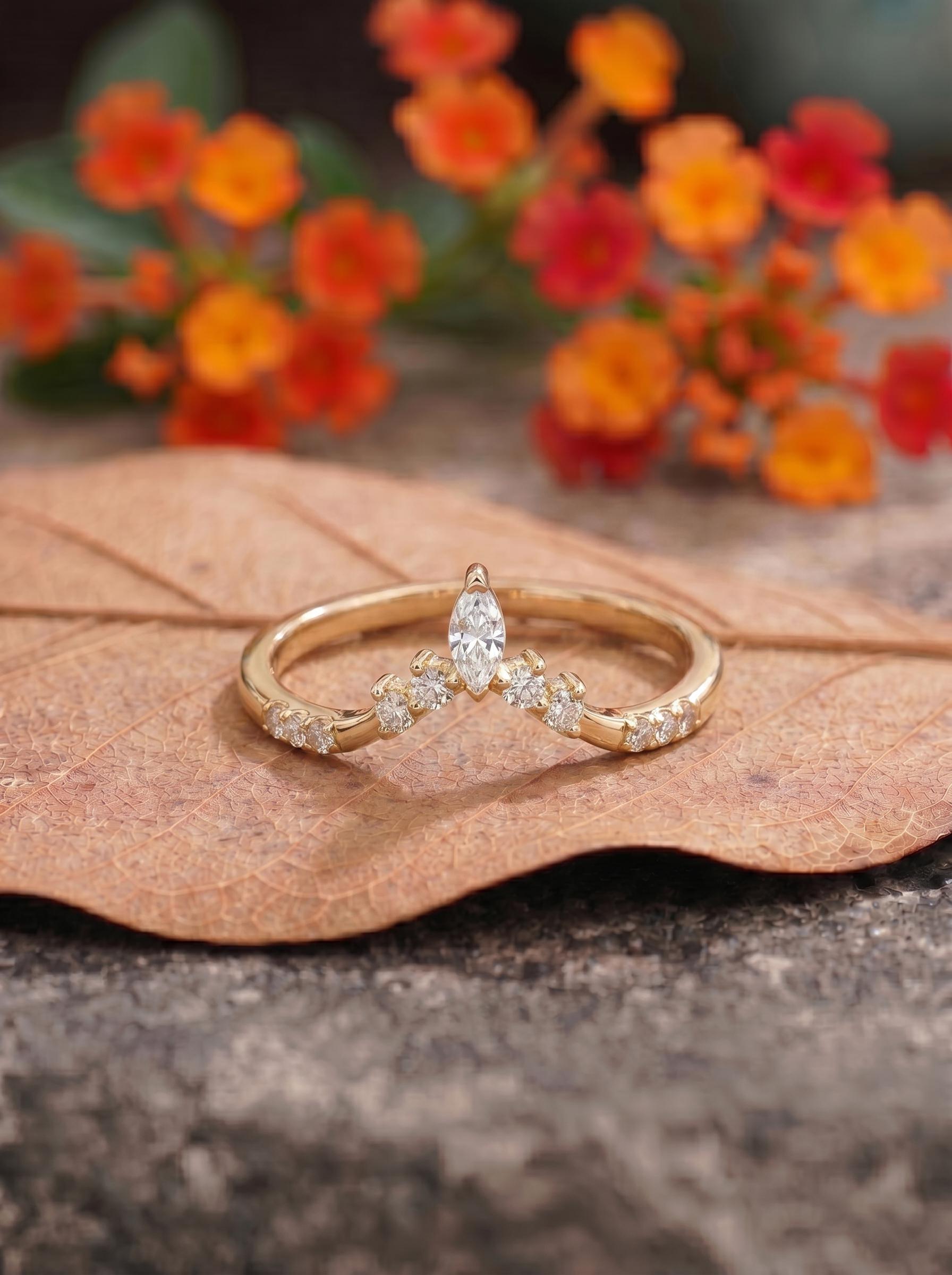 Moissanite Curved Wedding Band, Art Deco 10K/14K Solid Gold Ring, Chevron Stacking Band for Her, Minimalist Matching Band