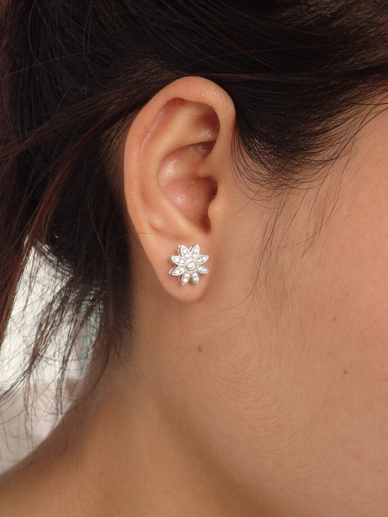 Daisy Stud Earrings / 925 Sterling Silver flower earrings / Simulated Diamonds Minimalist Earrings / Floral Jewelry