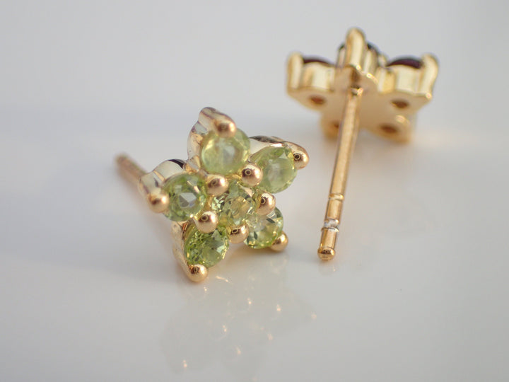 14k Solid Gold Flower Earring / Peridot Flower Earring / Flower Earring Stud Post / Cluster Earring / Gift Under 100 / August Birthstone