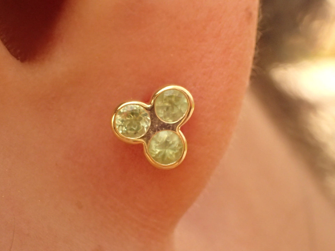 3mm Tri Stone Peridot Earring / Trinity Cluster Earring / August Birthstone Earring / Three Stone Gold Stud Earring / Gifts for her