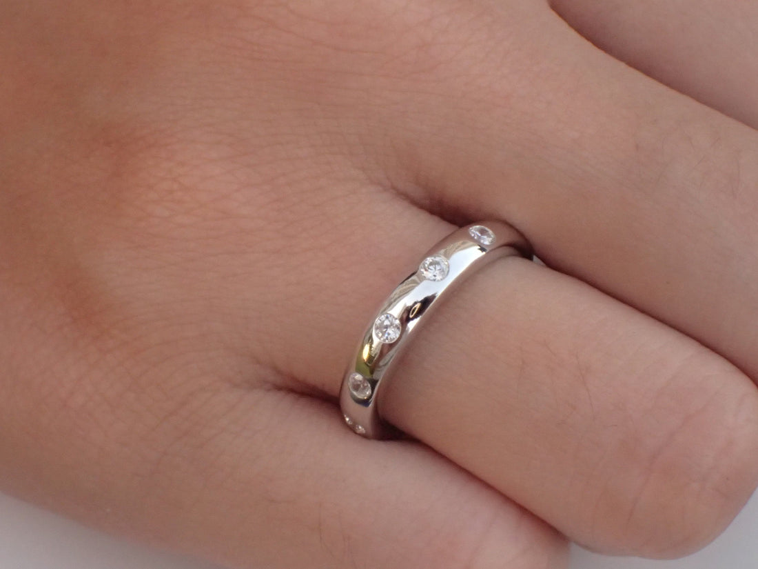 Flush Setting Diamond Wedding Band 5 Stones 14k Gold