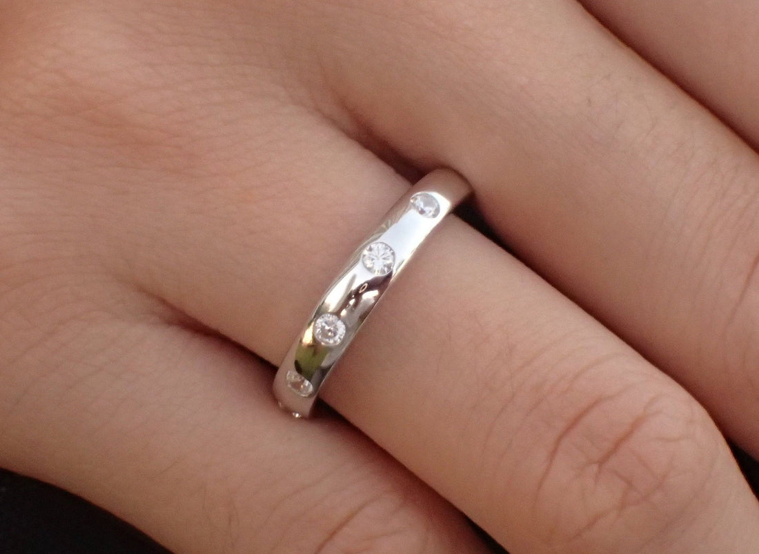 Flush Setting Diamond Wedding Band 5 Stones 14k Gold
