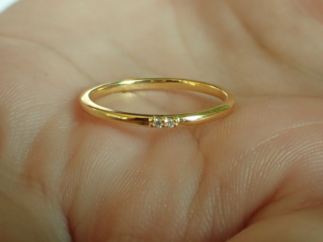 14k Solid Gold Diamond Wedding Band / 1 Stone Micro Pave Diamond Wedding Band / 1 Stone Diamond Band / Thin Dainty Diamond Wedding Ring
